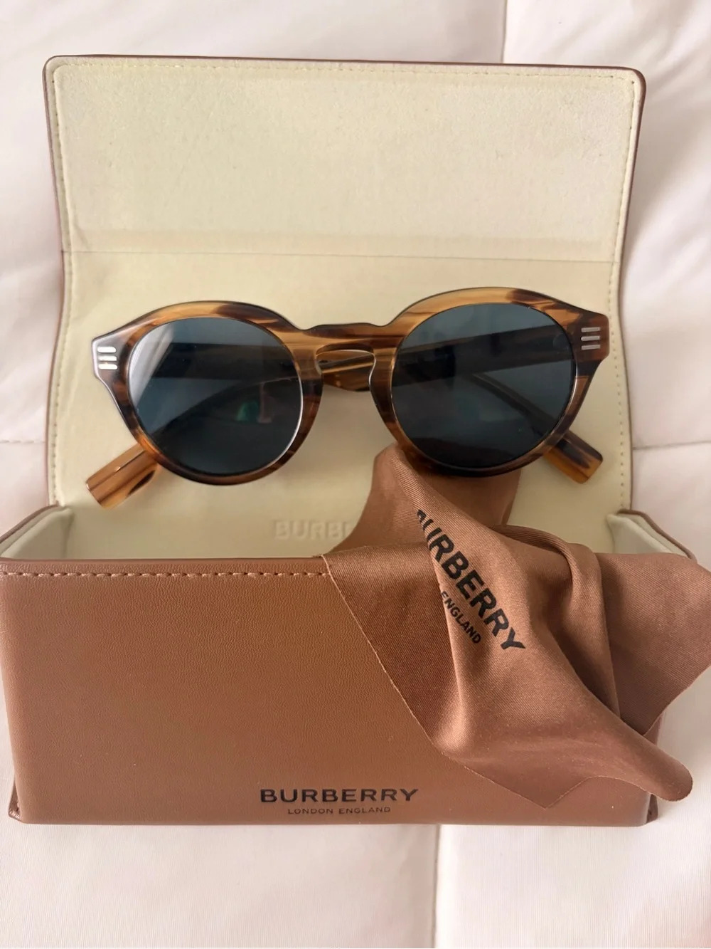Burberry Tortoiseshell Round Sunglasses - Brown